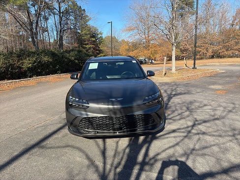 Used 2025 Genesis GV60 Advanced image 2