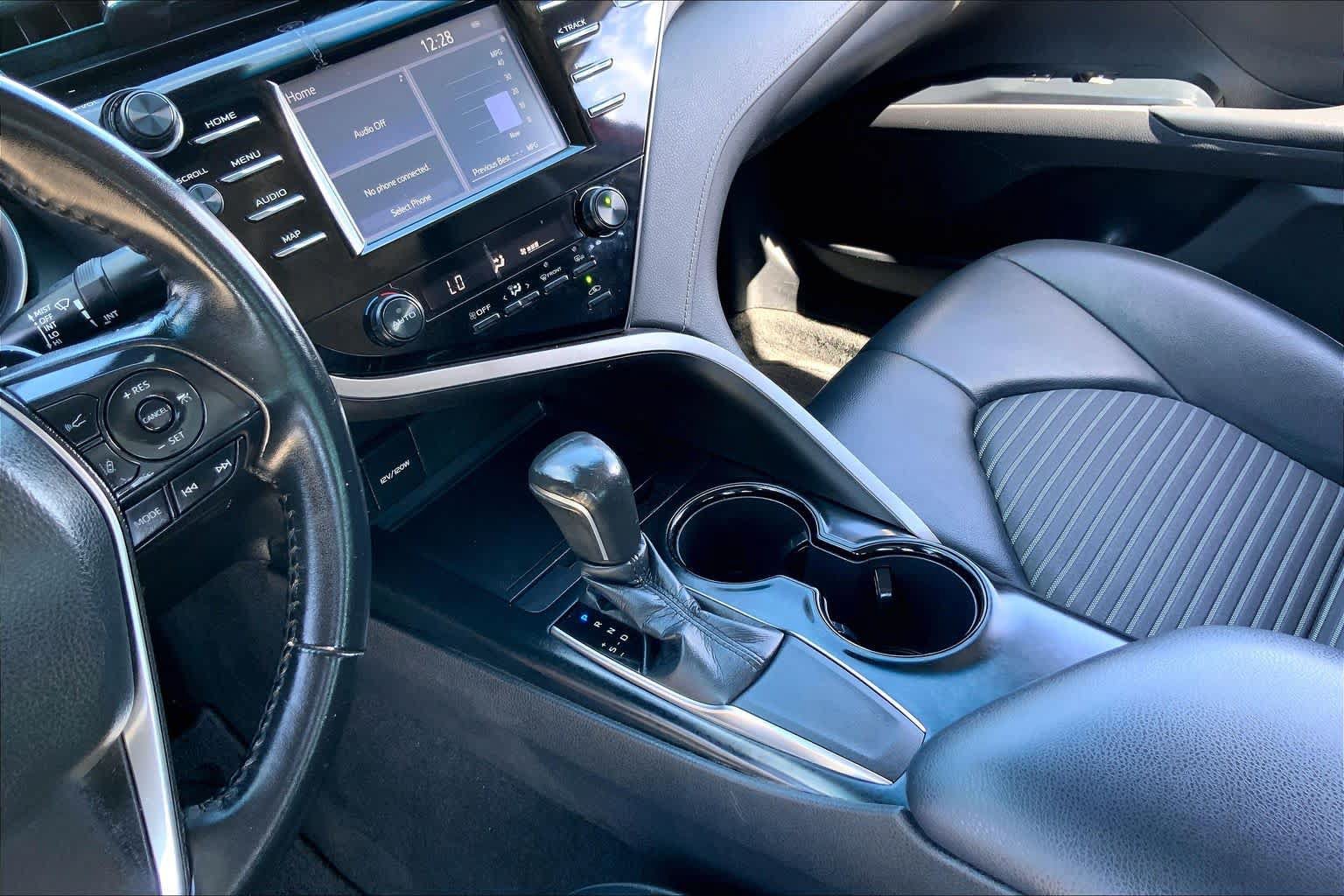 Used 2019 Toyota Camry SE w/ Convenience Package FWD image 16