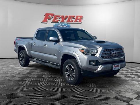 Used 2017 Toyota Tacoma TRD Sport w/ Tow Package image 7