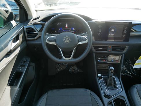 New 2025 Volkswagen Taos SE image 7