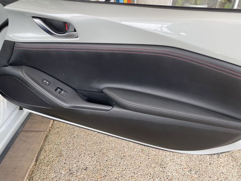 Used 2017 MAZDA MX-5 Miata Club image 32