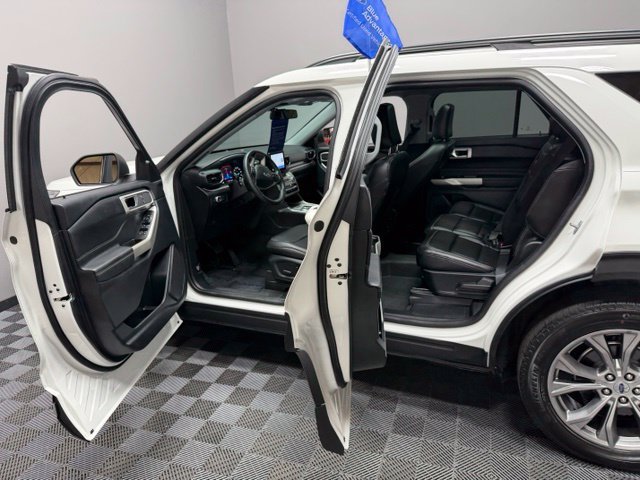 Used 2022 Ford Explorer XLT w/ Equipment Group 202A AWD/4WD image 13