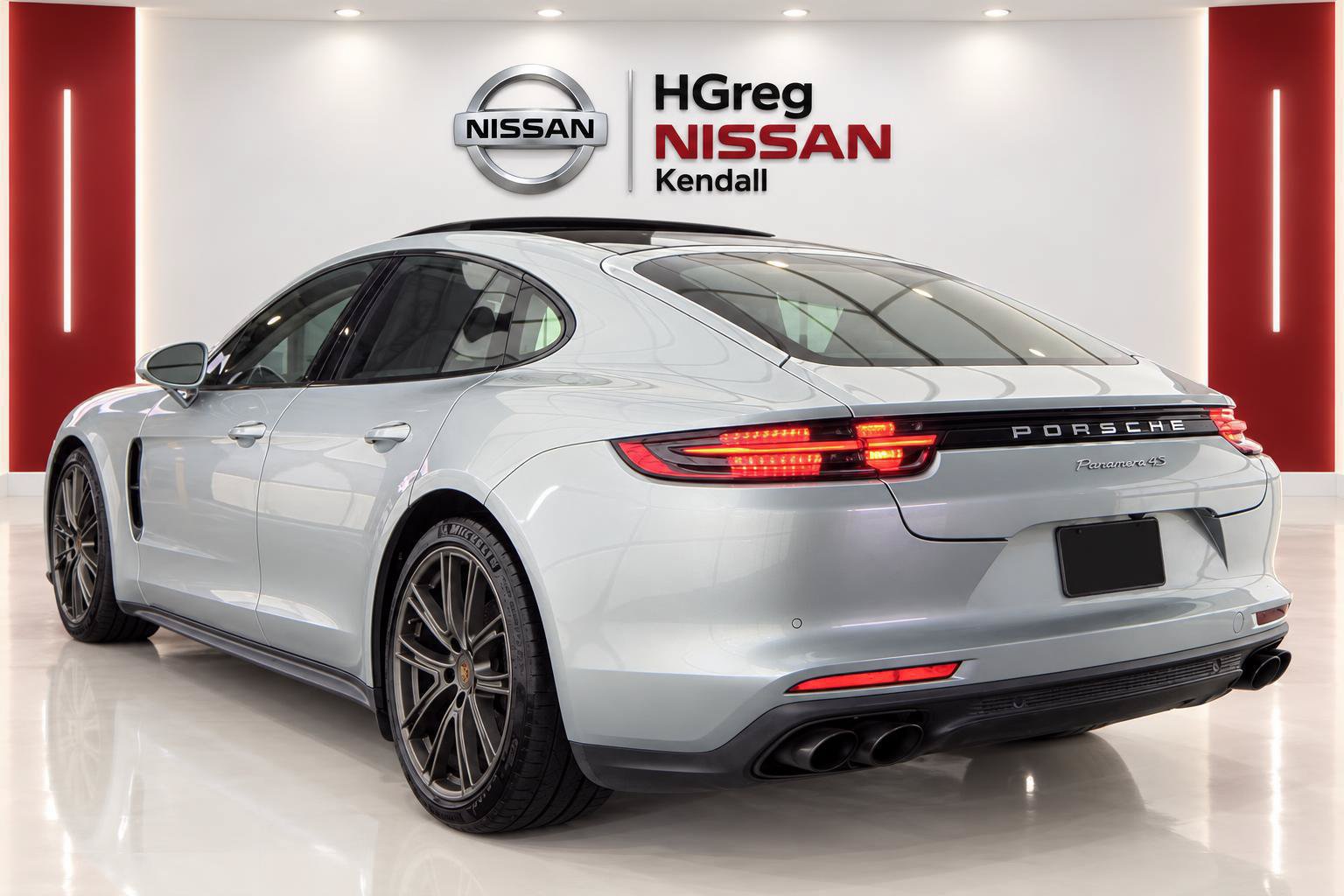 Used 2018 Porsche Panamera 4S w/ Premium Package Plus AWD/4WD image 2