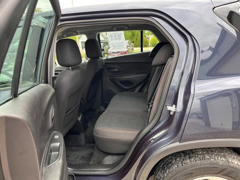 Used 2019 Chevrolet Trax LS AWD/4WD image 18