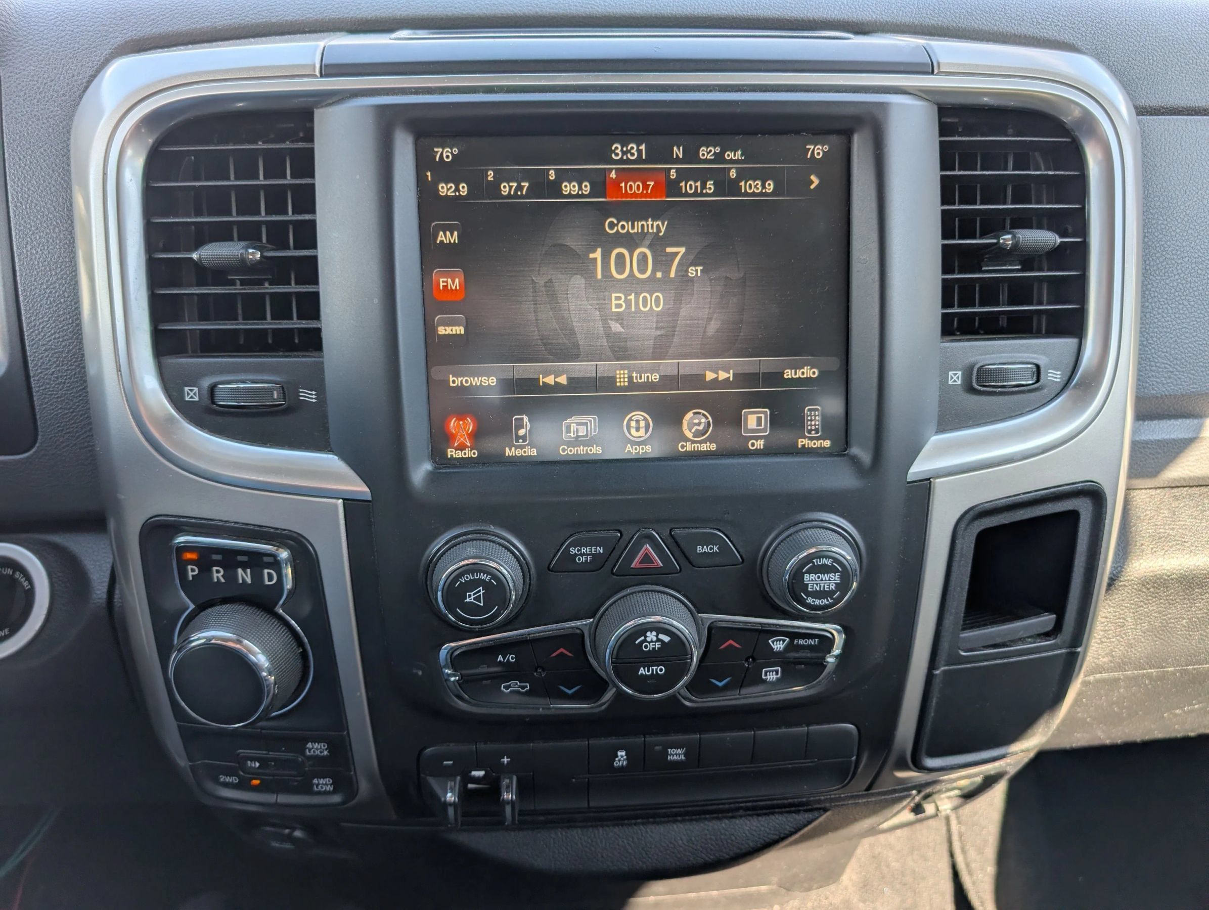 Used 2017 RAM 1500 Classic SLT AWD/4WD image 8