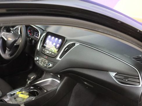 Used 2021 Chevrolet Malibu LT FWD image 12