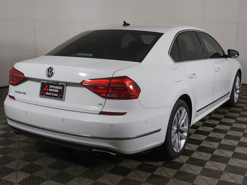 Used 2016 Volkswagen Passat 3.6 SEL Premium FWD image 12