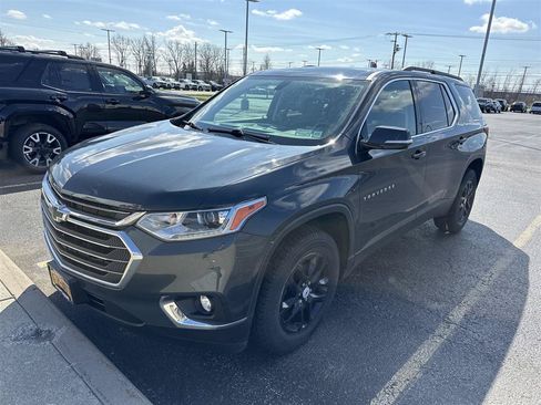 Used 2020 Chevrolet Traverse LT FWD image 2