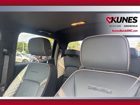 Used 2024 GMC Canyon Denali image 18
