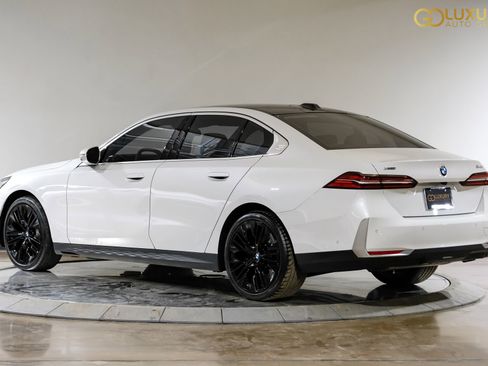 Used 2025 BMW 540i xDrive AWD/4WD image 11