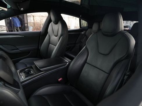 Used 2022 Tesla Model S Plaid image 20