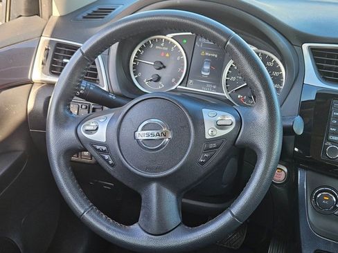 Used 2017 Nissan Sentra SR w/ SR Premium Technology Package image 11