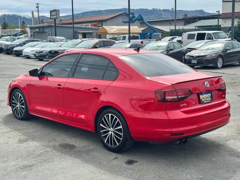 Used 2016 Volkswagen Jetta Sport FWD image 5