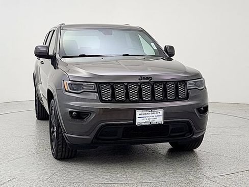 Used 2021 Jeep Grand Cherokee Laredo X AWD/4WD image 2