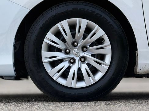 Used 2014 Toyota Camry L image 29