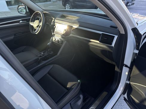 Certified 2023 Volkswagen Atlas SE image 28