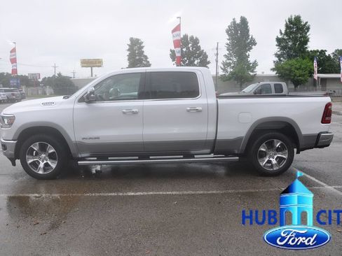 Used 2019 RAM 1500 Laramie AWD/4WD image 2