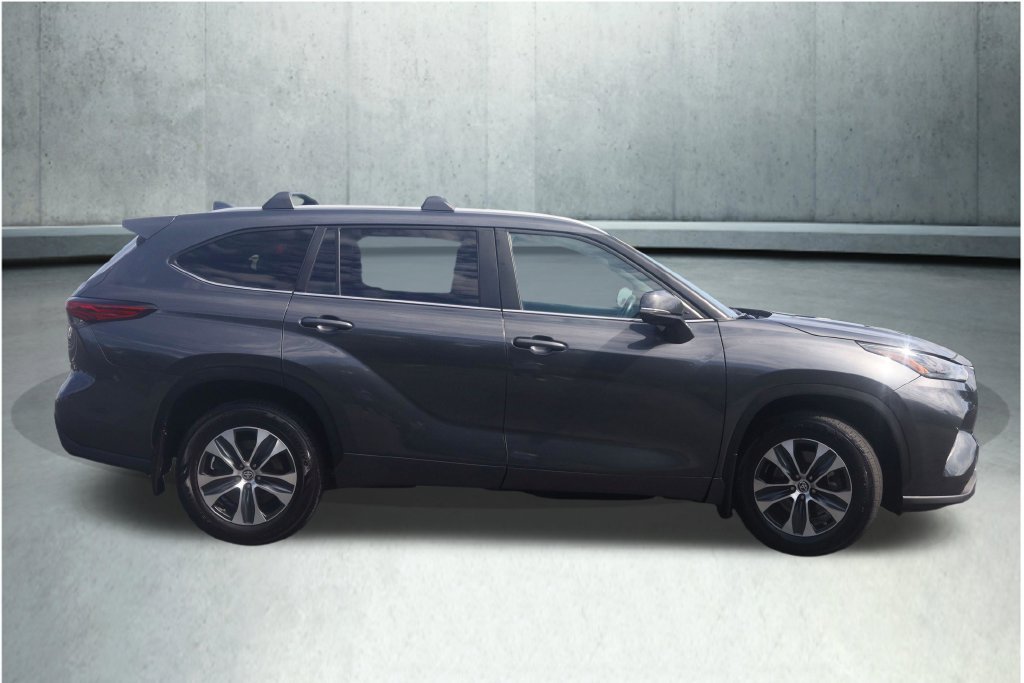 Used 2023 Toyota Highlander XLE AWD/4WD image 24