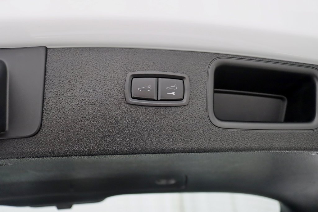 Used 2022 Porsche Macan AWD/4WD image 34