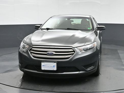 Used 2018 Ford Taurus SE image 2