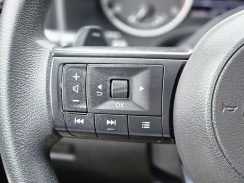Certified 2024 Nissan Rogue SV FWD image 17