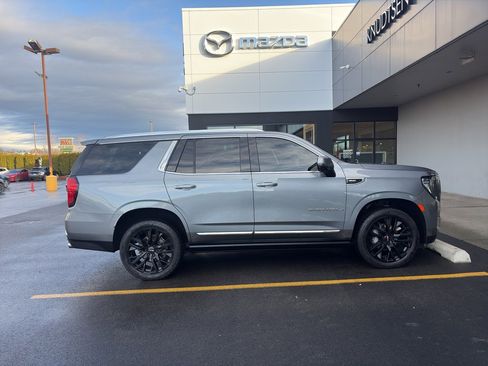 Used 2022 GMC Yukon Denali w/ Denali Premium Package image 8