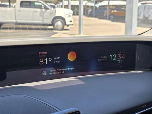 Used 2025 Lincoln Nautilus Reserve image 22