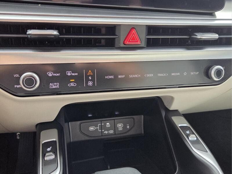 Used 2024 Kia Sorento S w/ Panoramic Sunroof Package FWD image 29