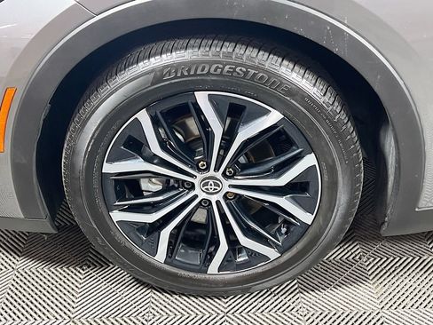 Certified 2025 Toyota Crown AWD/4WD image 27