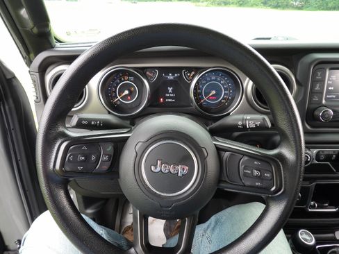 Used 2021 Jeep Gladiator Sport AWD/4WD image 15