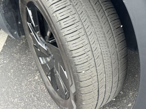 Used 2024 Volkswagen Atlas SE w/ Black Wheel Package FWD image 7