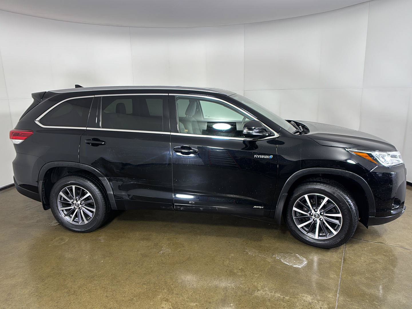 Used 2018 Toyota Highlander XLE AWD/4WD image 8