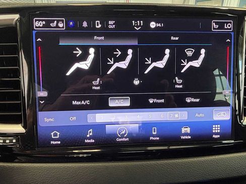 Used 2023 Chrysler Pacifica Touring-L FWD image 26