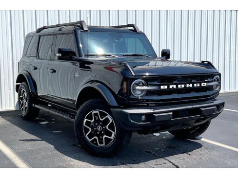 Used 2024 Ford Bronco Outer Banks AWD/4WD image 2
