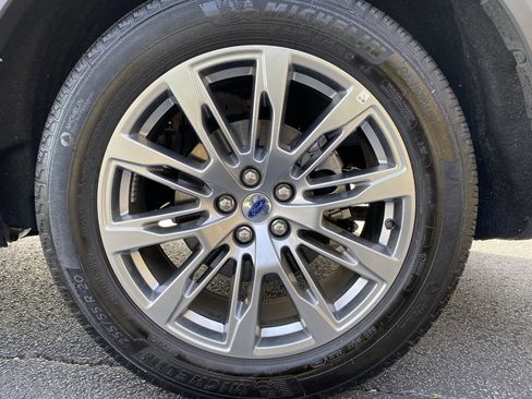 Used 2025 Ford Explorer Platinum image 42