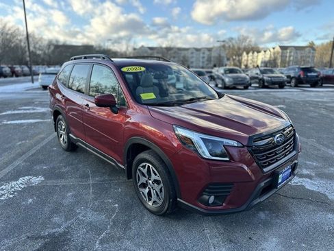 Used 2023 Subaru Forester Premium image 3