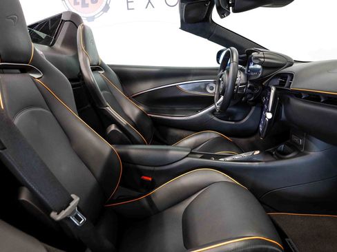 Used 2025 McLaren Artura Spider RWD image 33