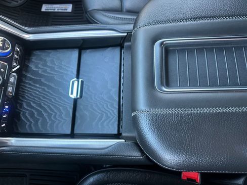 Used 2024 GMC Yukon XL Denali w/ Advanced Technology Package image 11