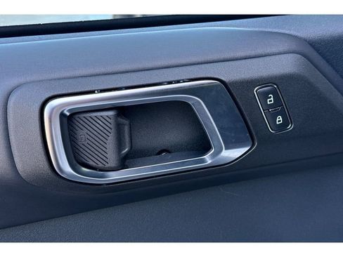 Used 2024 Ford Bronco Badlands image 12