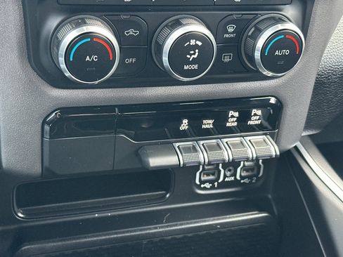 Used 2021 RAM 1500 Big Horn image 18