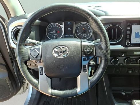 Used 2022 Toyota Tacoma SR5 AWD/4WD image 15