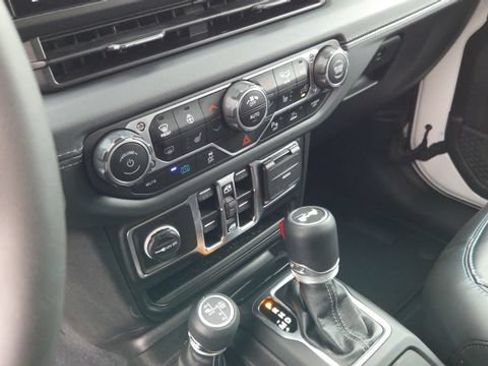 Certified 2024 Jeep Wrangler High Altitude AWD/4WD image 15