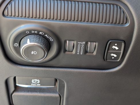 Used 2024 Jeep Grand Wagoneer L Series III AWD/4WD image 24