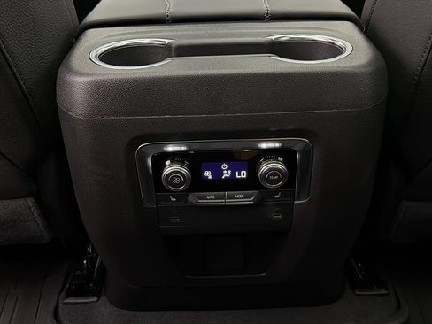 Used 2026 GMC Yukon Denali w/ Sun & Power Step Package AWD/4WD image 36