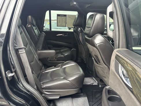Used 2019 Cadillac Escalade Platinum image 32