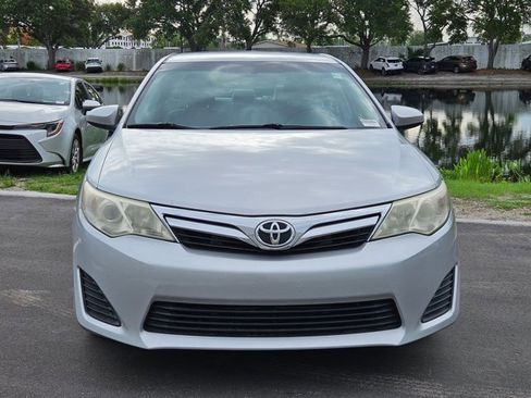 Used 2014 Toyota Camry LE FWD image 2