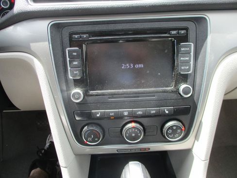 Used 2015 Volkswagen Passat 1.8T Limited Edition FWD image 16