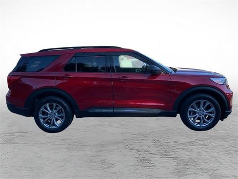 Used 2020 Ford Explorer XLT w/ Equipment Group 202A AWD/4WD image 2