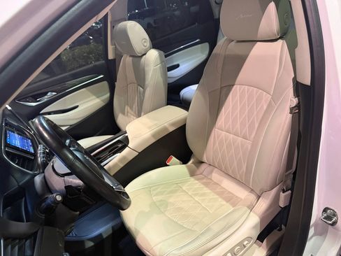 Used 2022 Buick Enclave Avenir w/ Avenir Technology Package image 19