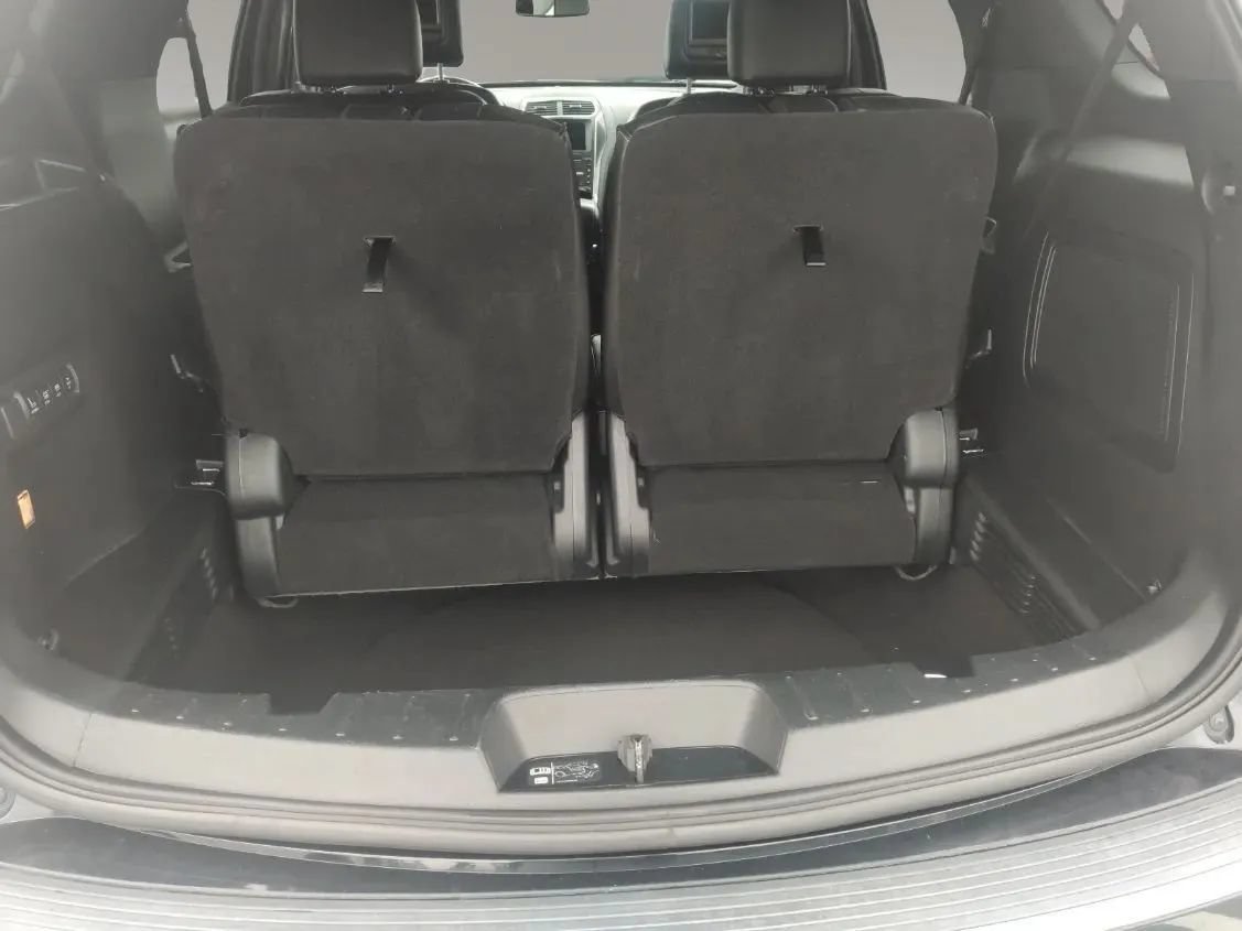 Used 2018 Ford Explorer Platinum AWD/4WD image 8